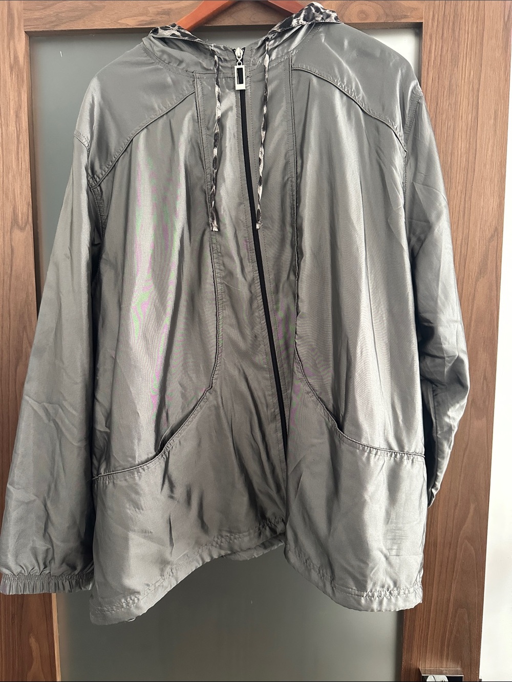 Liz & Me Lightweight Hooded Windbreaker Jacket in Gray
